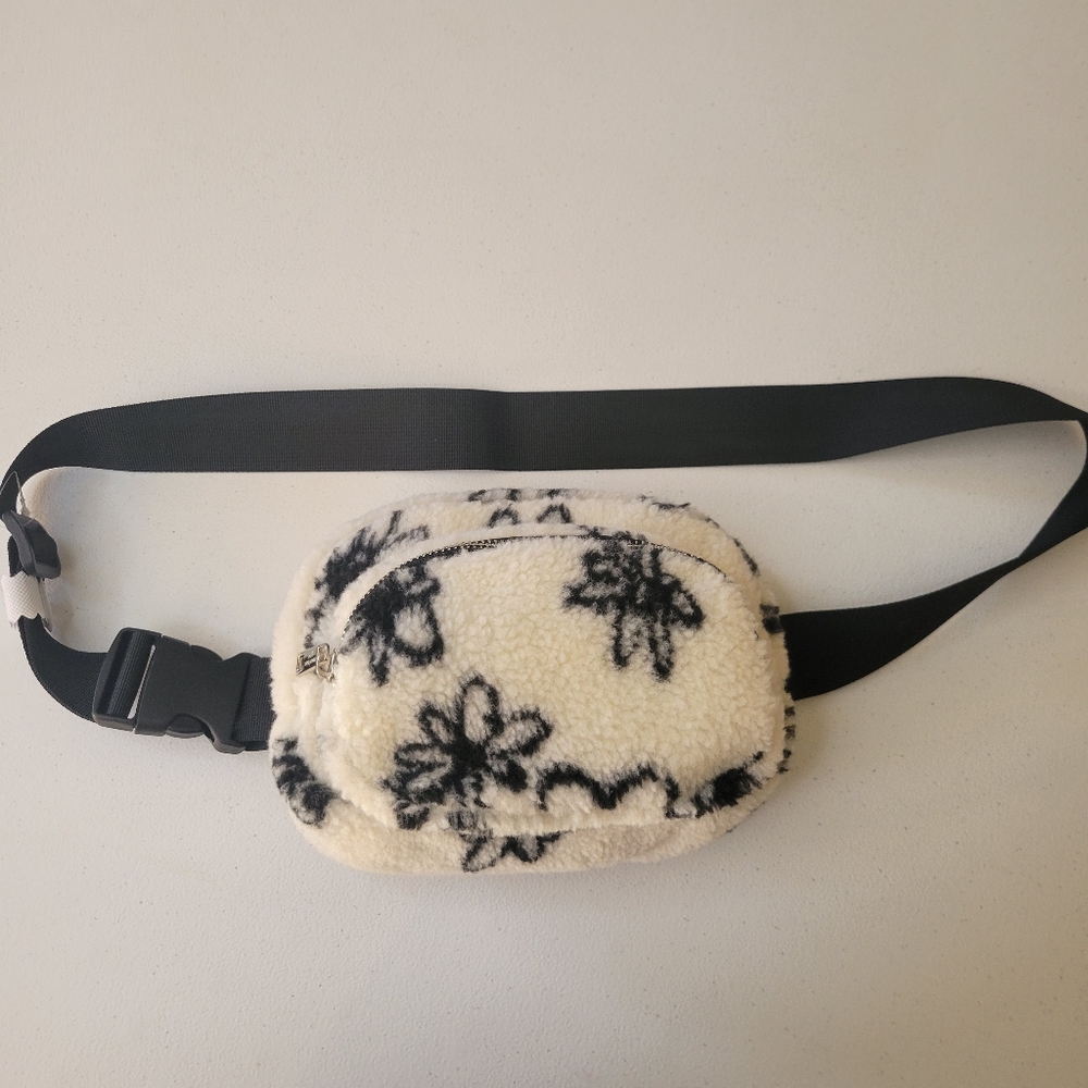 Madden Girl Plush Belt Bag / NWOT